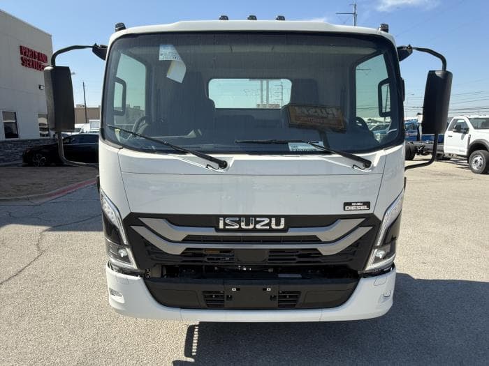 2026 Isuzu NPR — photo 9