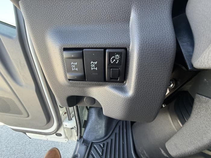 2026 Isuzu NPR — photo 13