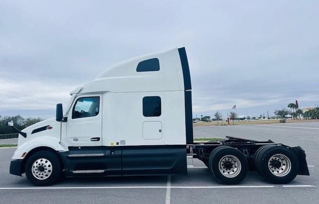 2021 Peterbilt 579 — photo 9