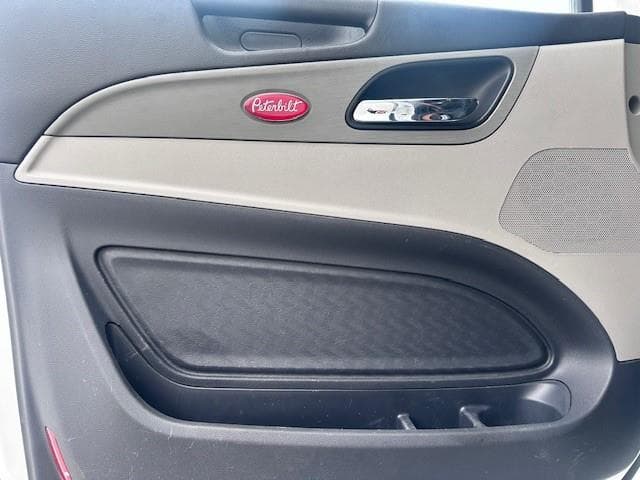 2021 Peterbilt 579 — photo 10