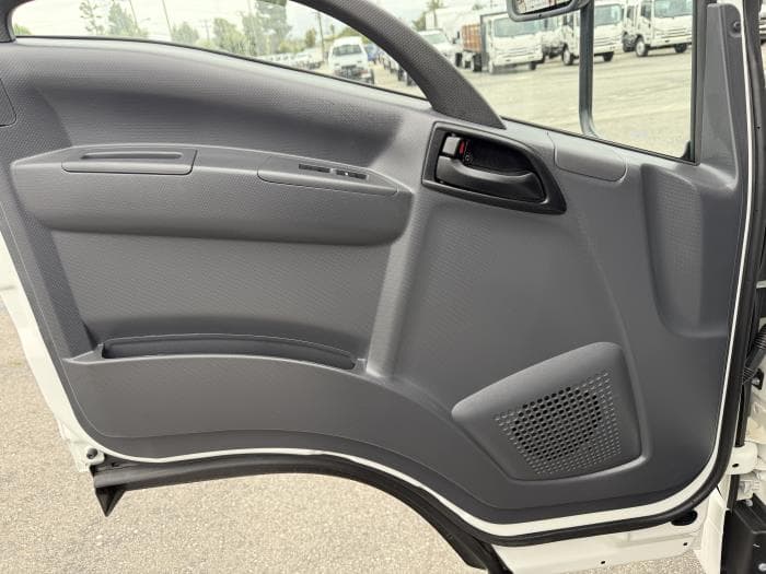 2025 Isuzu NRR — photo 10