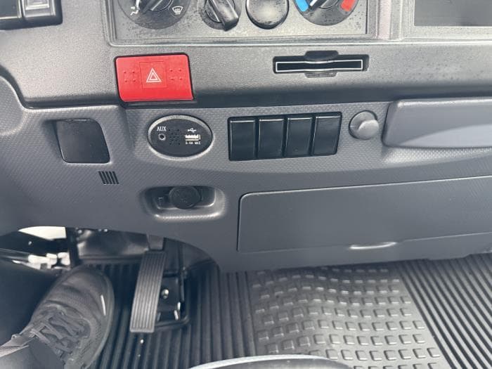 2025 Isuzu NRR — photo 16