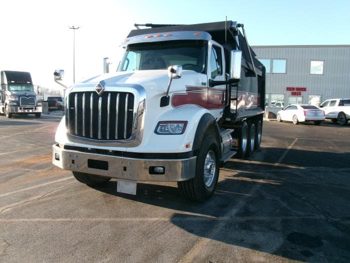 2023 International HX — photo 3