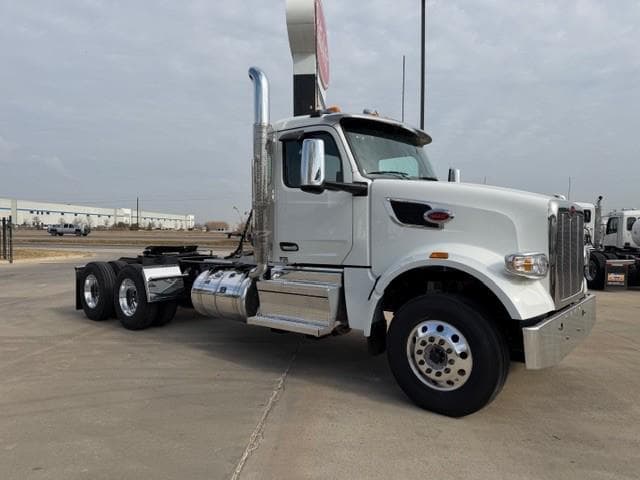 2027 Peterbilt 567 — photo 9