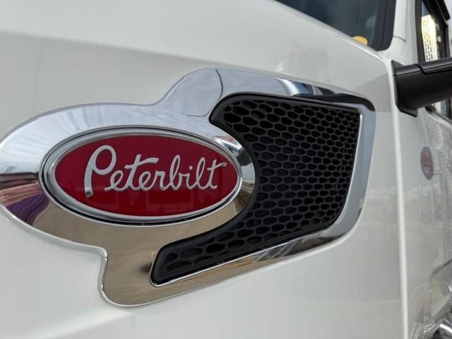 2027 Peterbilt 567 — photo 13