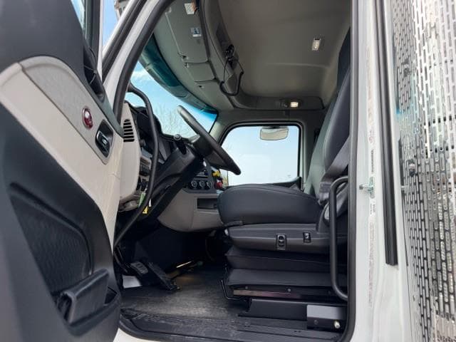 2027 Peterbilt 567 — photo 27