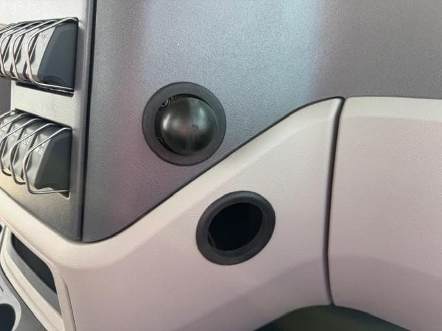 2027 Peterbilt 567 — photo 39