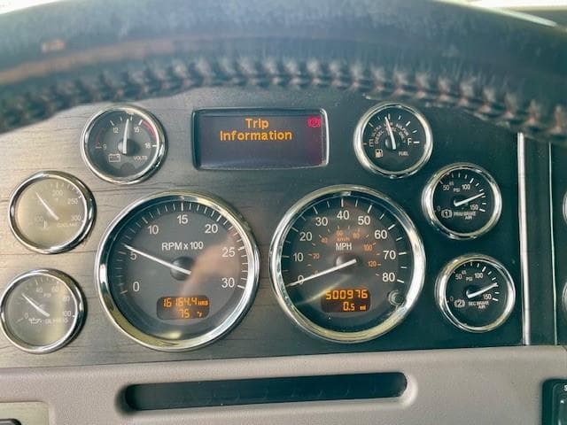 2021 Peterbilt 389 — photo 18