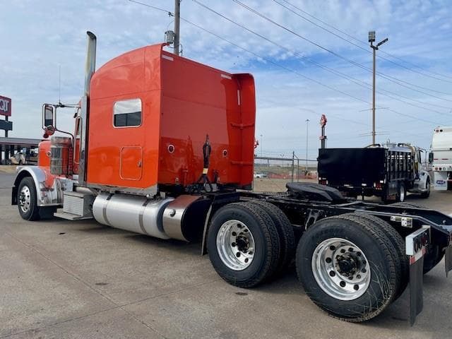 2021 Peterbilt 389 — photo 6