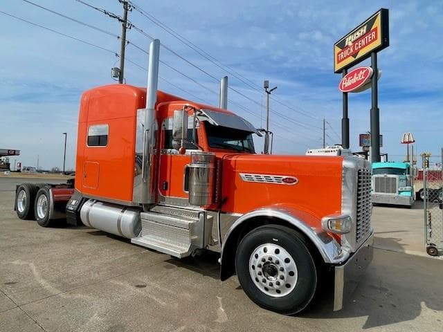 2021 Peterbilt 389 — photo 9