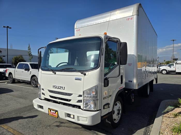 2022 Isuzu NPR — photo 2