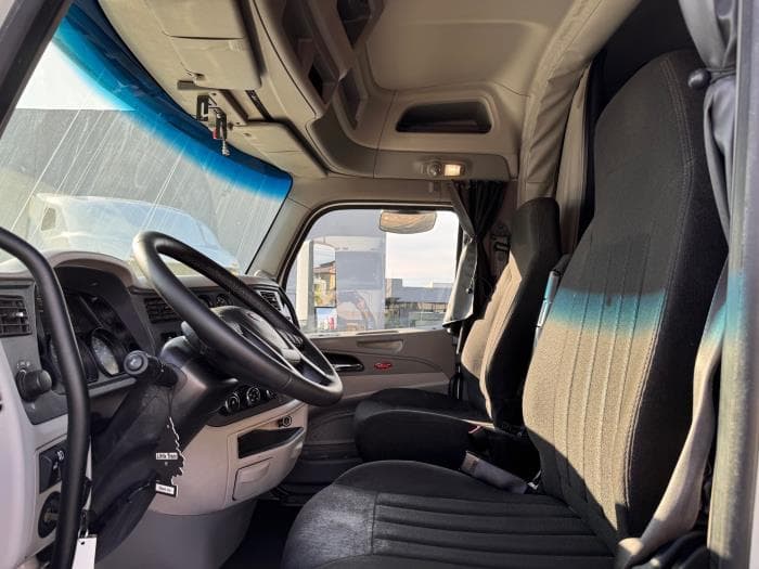 2020 Peterbilt 579 — photo 12