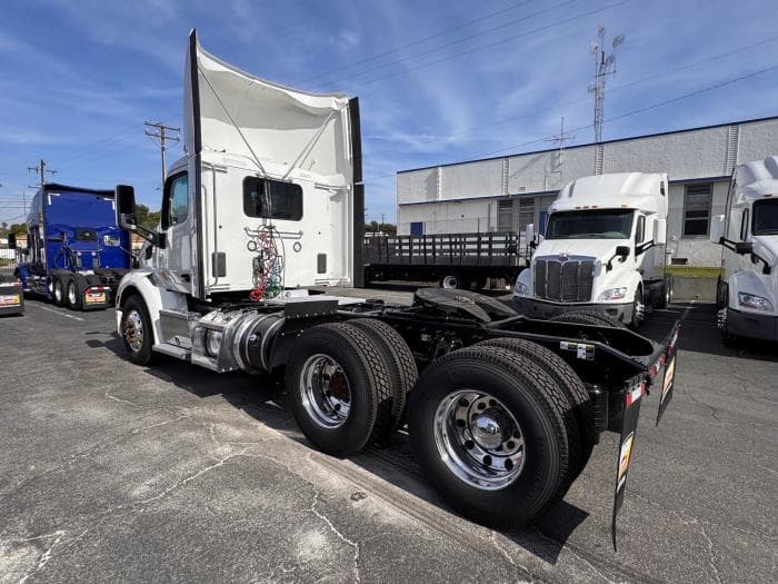 2021 Peterbilt 579 — photo 8