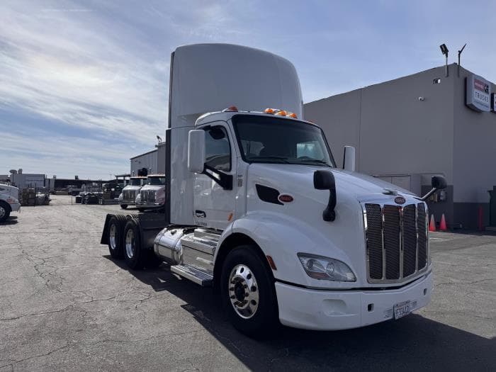 2021 Peterbilt 579 — photo 4