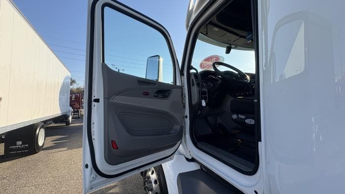 2021 Peterbilt 579 — photo 8