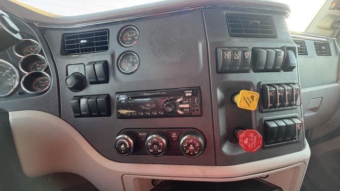 2021 Peterbilt 579 — photo 17