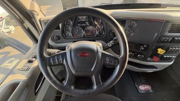 2021 Peterbilt 579 — photo 18