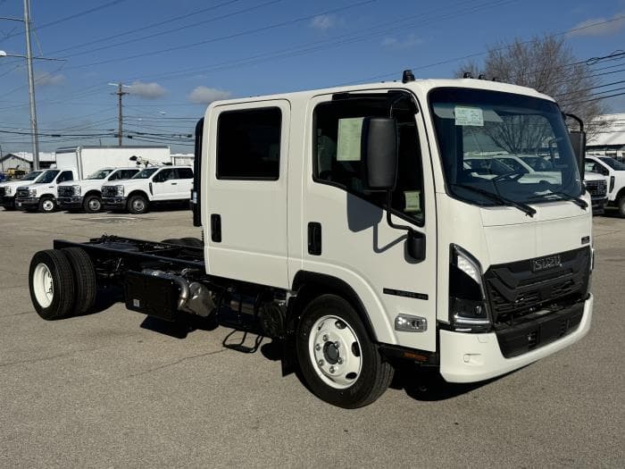 2026 Isuzu NPR — photo 8