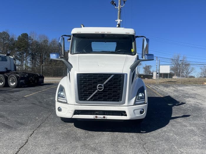 2020 Volvo VNL 300 — photo 3