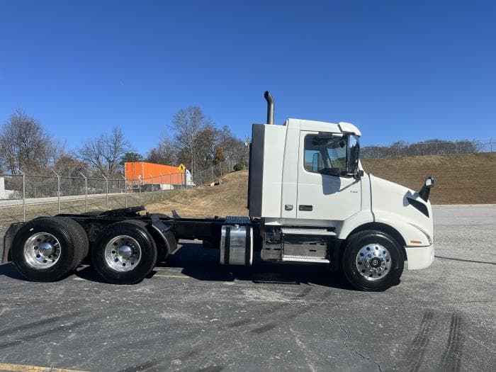 2020 Volvo VNL 300 — photo 5