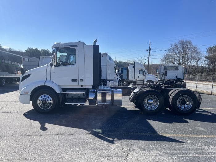 2020 Volvo VNL 300 — photo 7