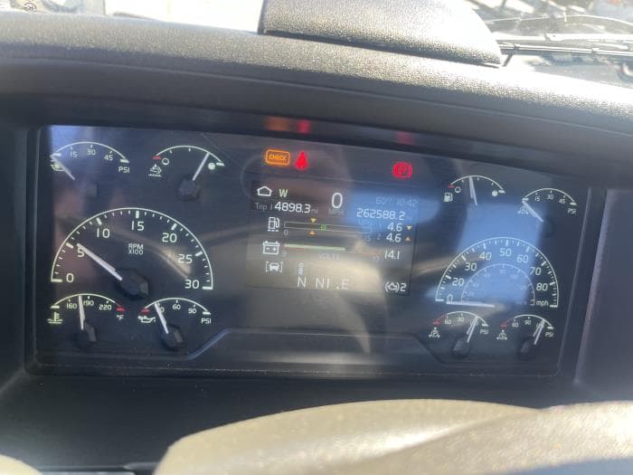 2020 Volvo VNL 300 — photo 13