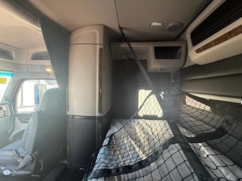 2027 Peterbilt 589 — photo 8