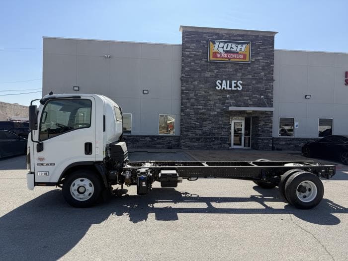 2026 Isuzu NPR — photo 3