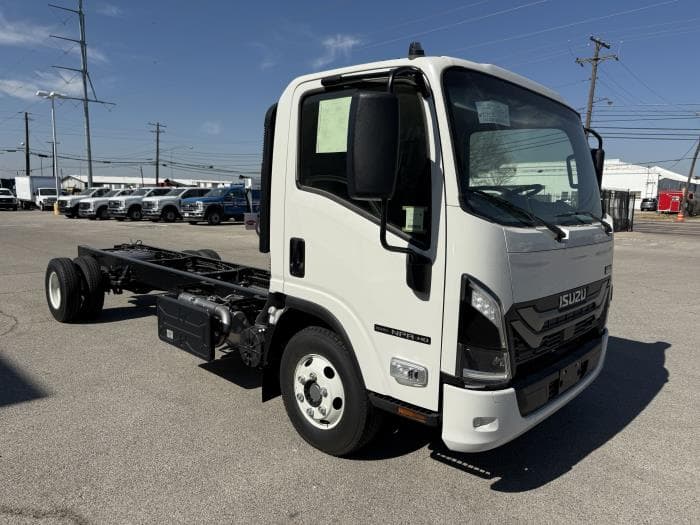 2026 Isuzu NPR — photo 8