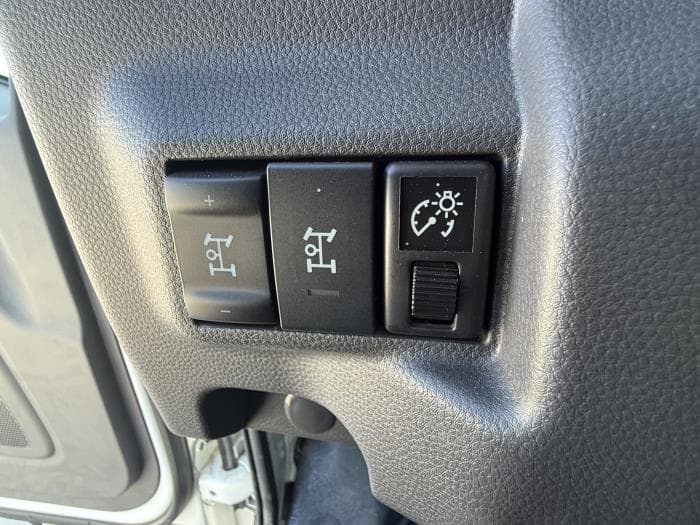 2026 Isuzu NPR — photo 13