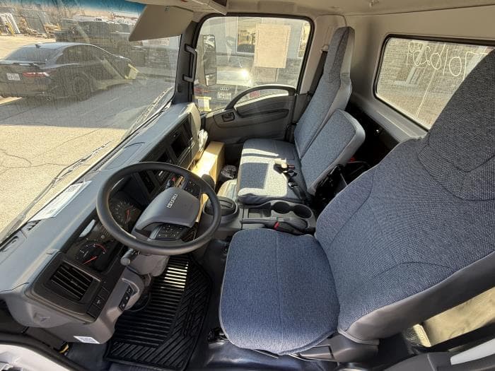 2026 Isuzu NPR — photo 15