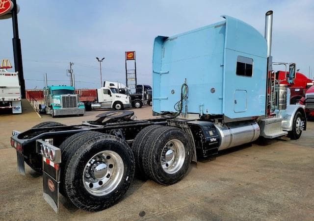 2021 Peterbilt 389 — photo 7