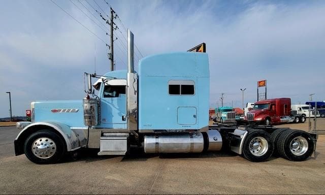 2021 Peterbilt 389 — photo 8