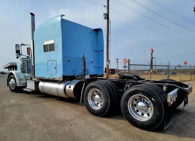 2021 Peterbilt 389 — photo 9