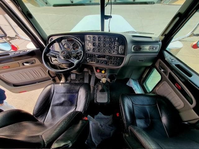 2021 Peterbilt 389 — photo 19