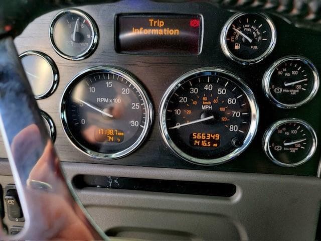 2021 Peterbilt 389 — photo 20