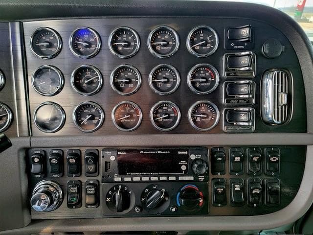 2021 Peterbilt 389 — photo 21