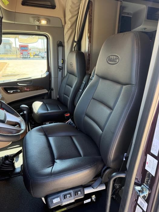 2027 Peterbilt 589 — photo 11