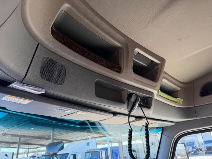 2027 Peterbilt 589 — photo 14