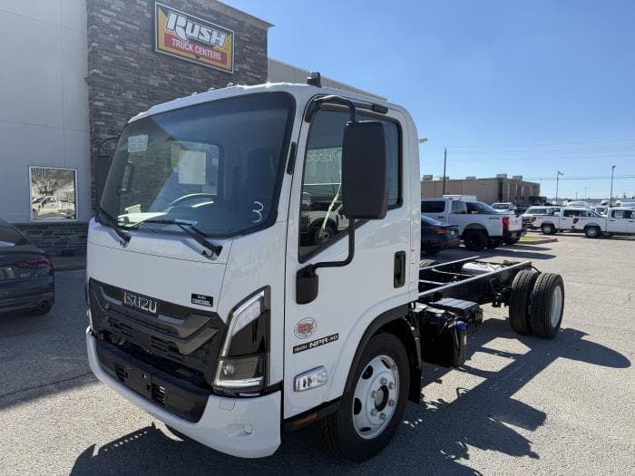 2026 Isuzu NPR — photo 2
