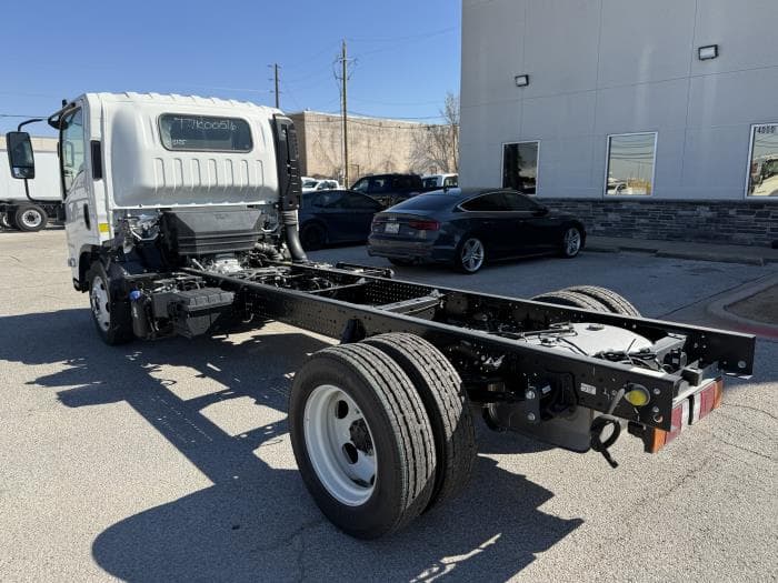 2026 Isuzu NPR — photo 4