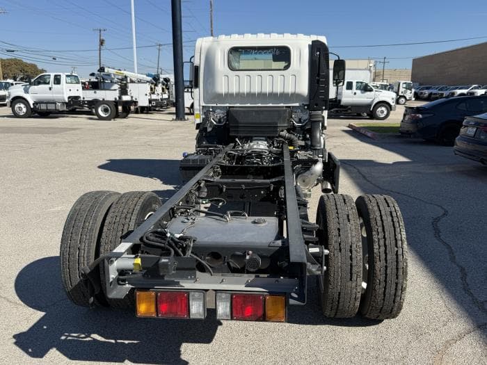 2026 Isuzu NPR — photo 5