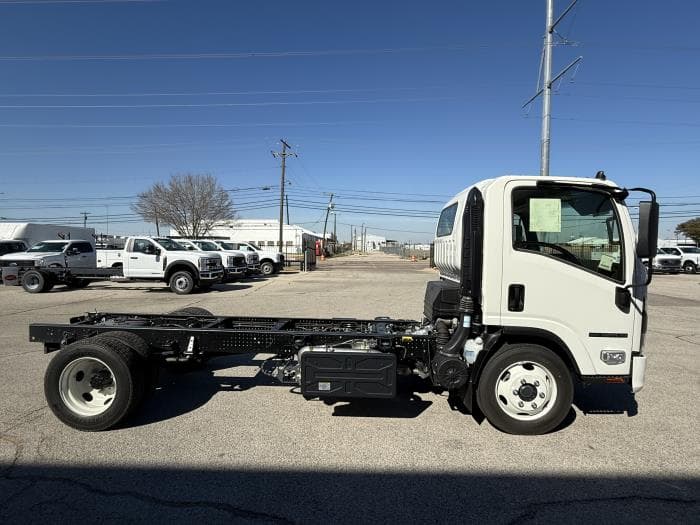 2026 Isuzu NPR — photo 7