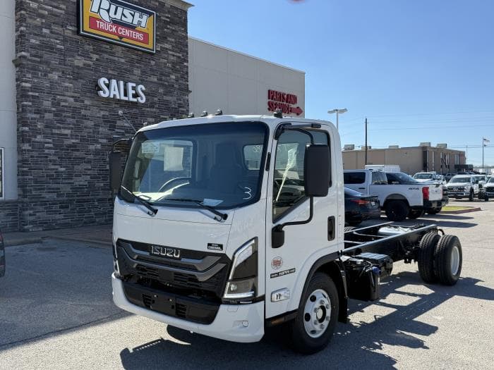2026 Isuzu NPR — photo 2