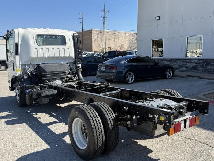 2026 Isuzu NPR — photo 4