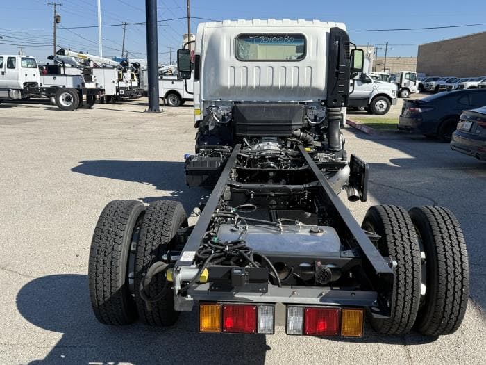 2026 Isuzu NPR — photo 5