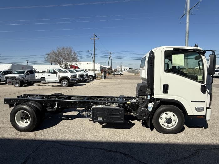 2026 Isuzu NPR — photo 7