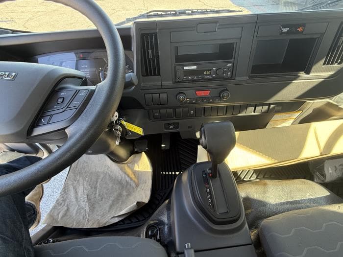 2026 Isuzu NPR — photo 14