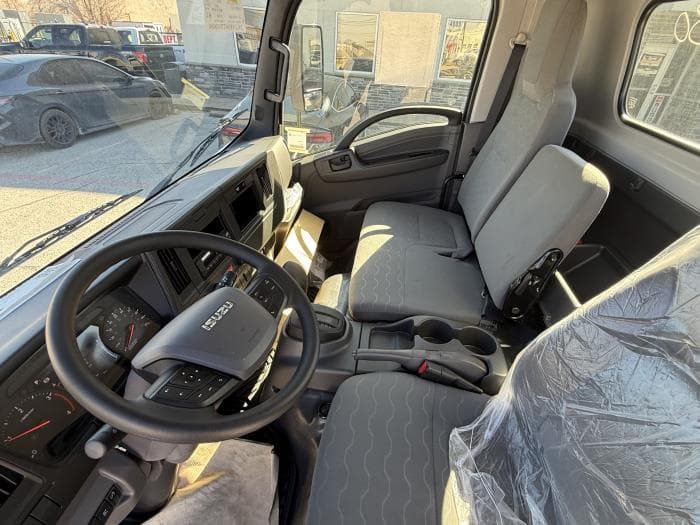 2026 Isuzu NPR — photo 15