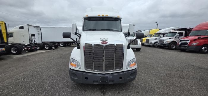 2021 Peterbilt 579 — photo 31